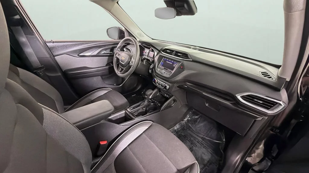 Used 2023 MOSAIC BLACK METALLIC Chevrolet LT image 27