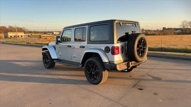 New 2023 Silver Zynith Clear-Coat Exterior Paint Jeep Sahara 4xe image 6