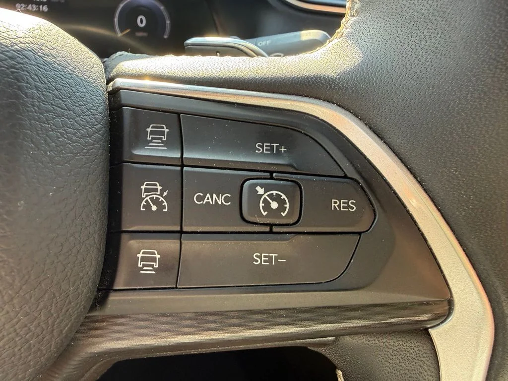 Used 2023 Silver Jeep Altitude X image 19