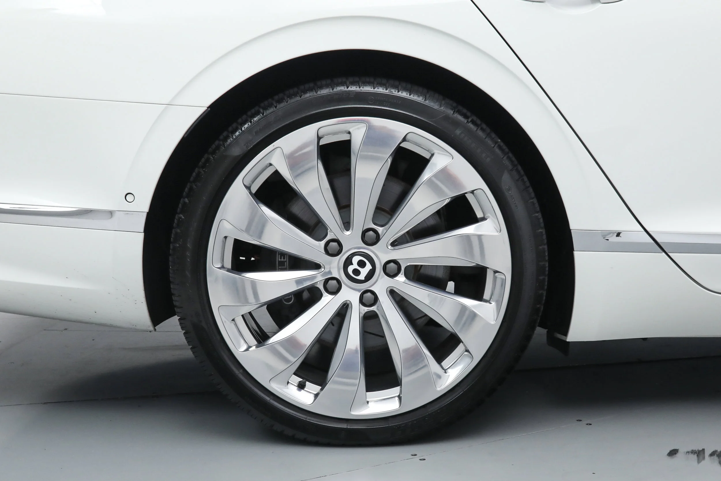 Used 2022 White Bentley  image 41