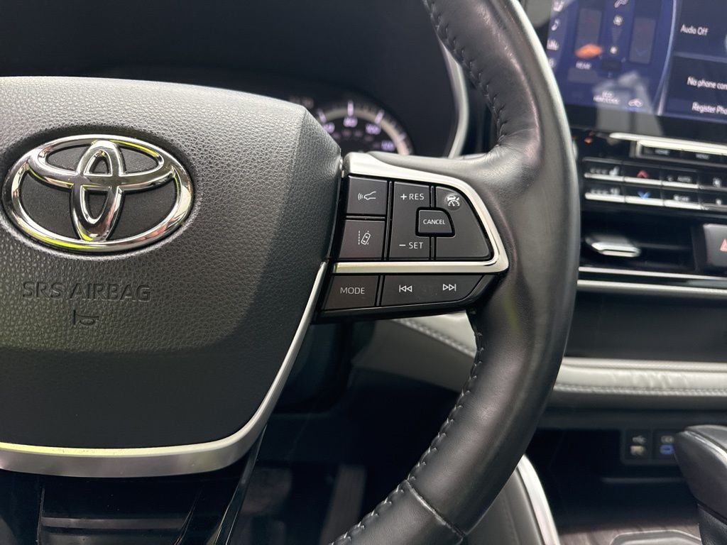 Used 2022 Magnetic Gray Metallic Toyota Platinum image 12