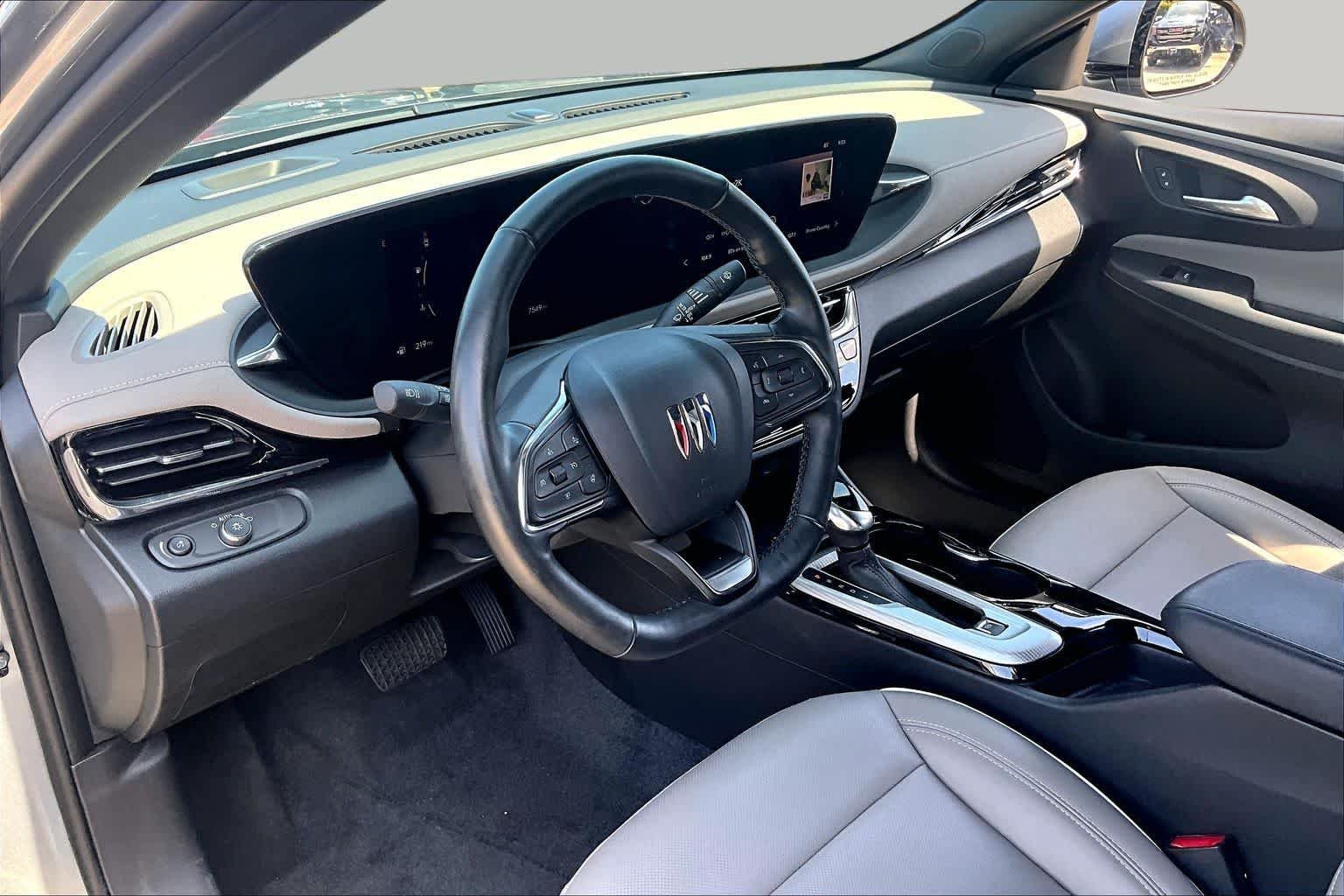 Used 2025 Moonstone Gray Metallic Buick Avenir image 18