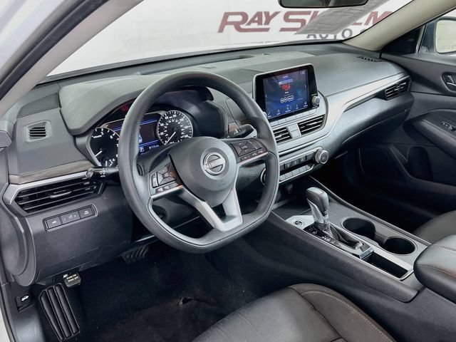 Used 2025 White Nissan SV image 32