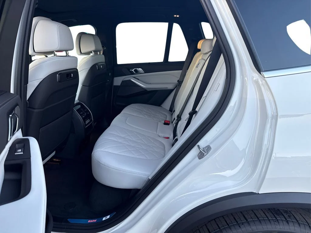 New 2026 White BMW sDrive40i image 10