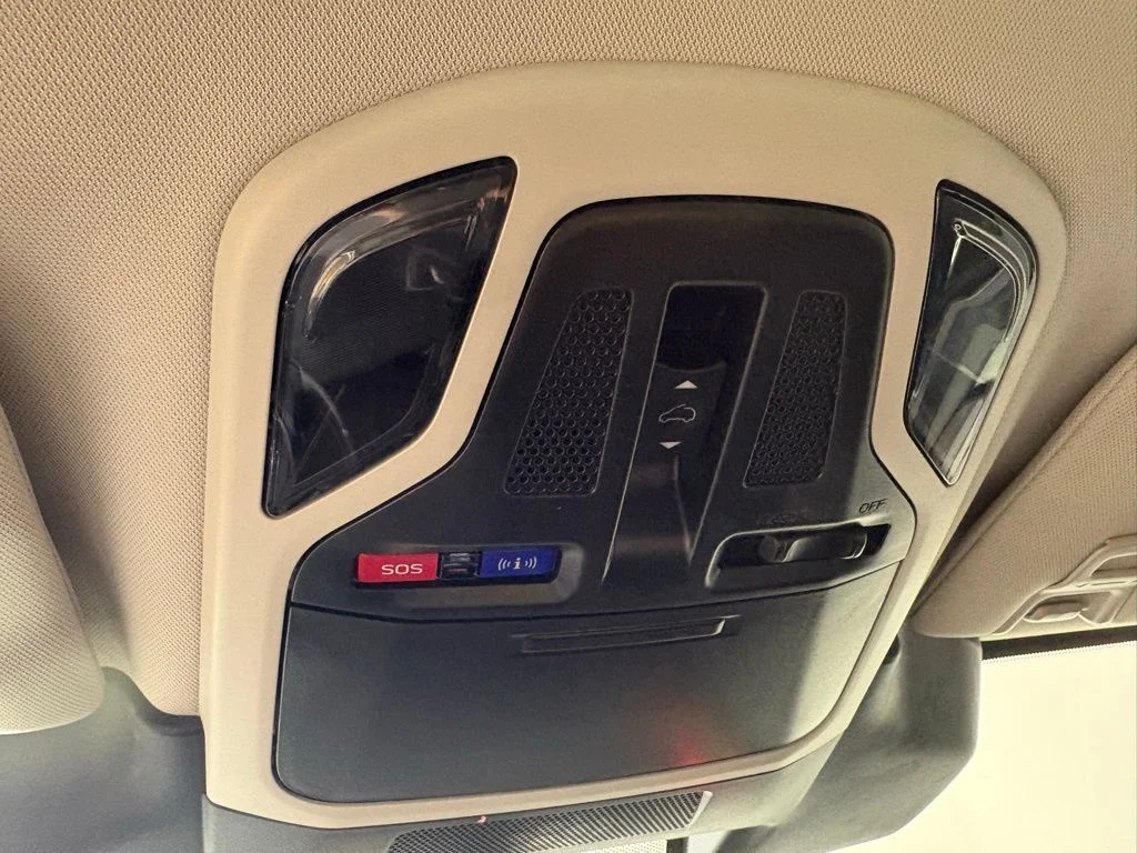 Used 2025 Crystal White Pearl Subaru Onyx Edition image 33