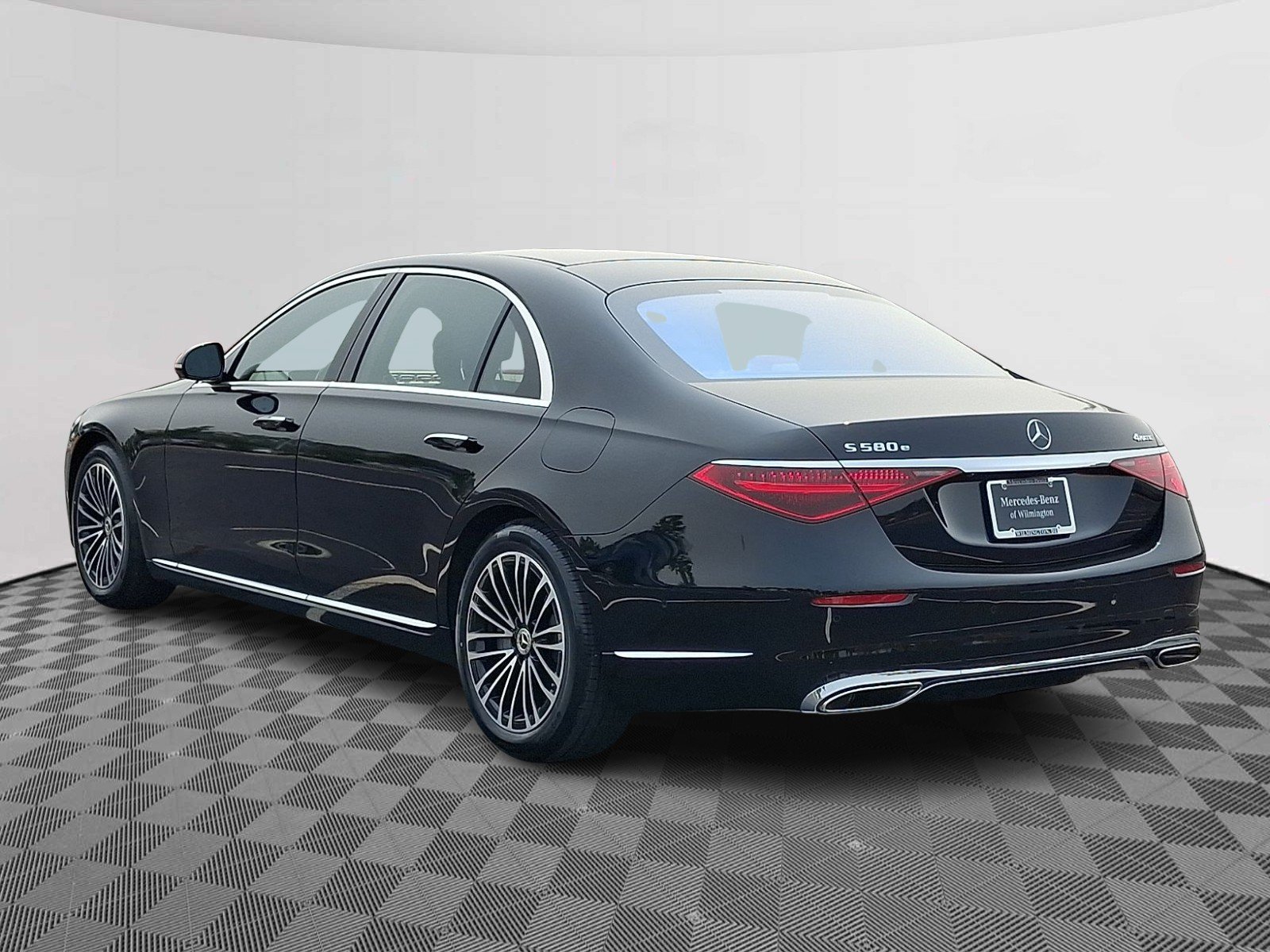 Certified Used 2024 Black - 040 Mercedes-Benz 4MATIC® image 4