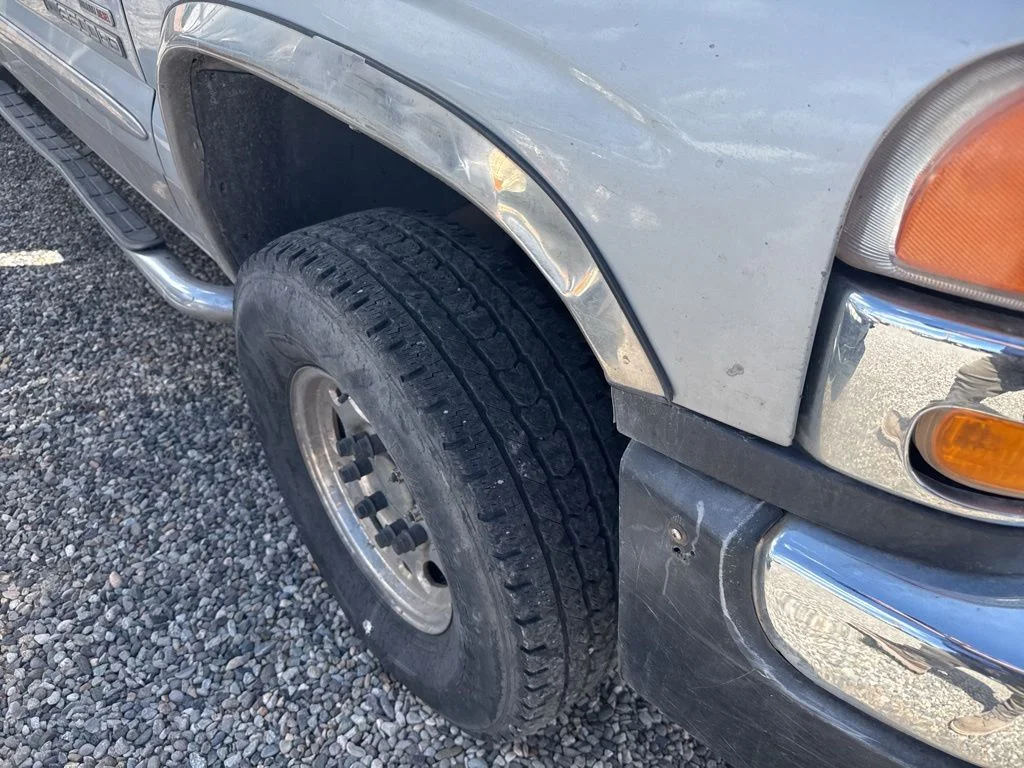 Used 2005 Special Paint GMC SLT image 9