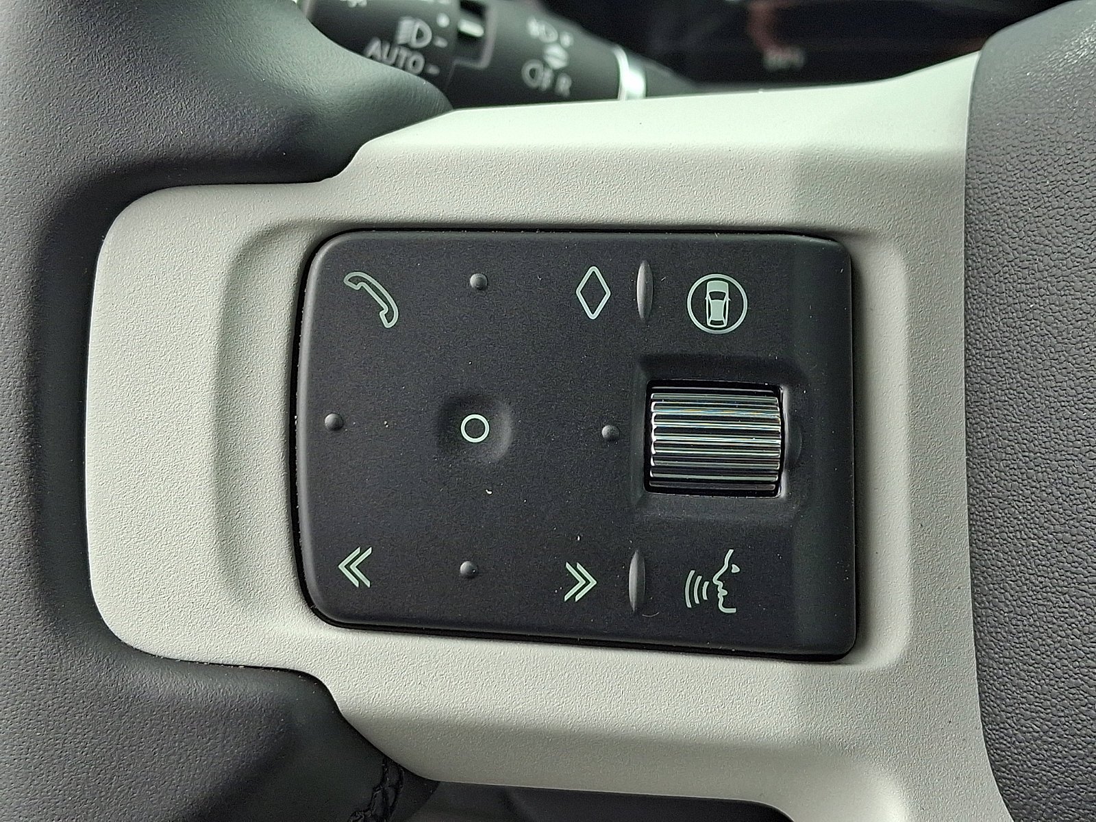 Used 2024 Fuji White - 1AA Land Rover SE image 33