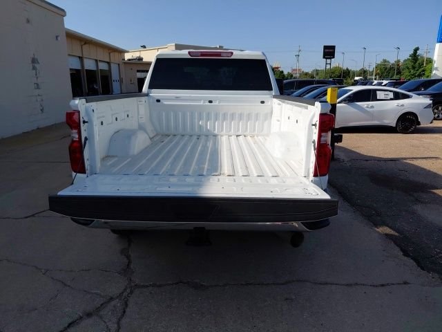 Used 2024 White Chevrolet LT image 33