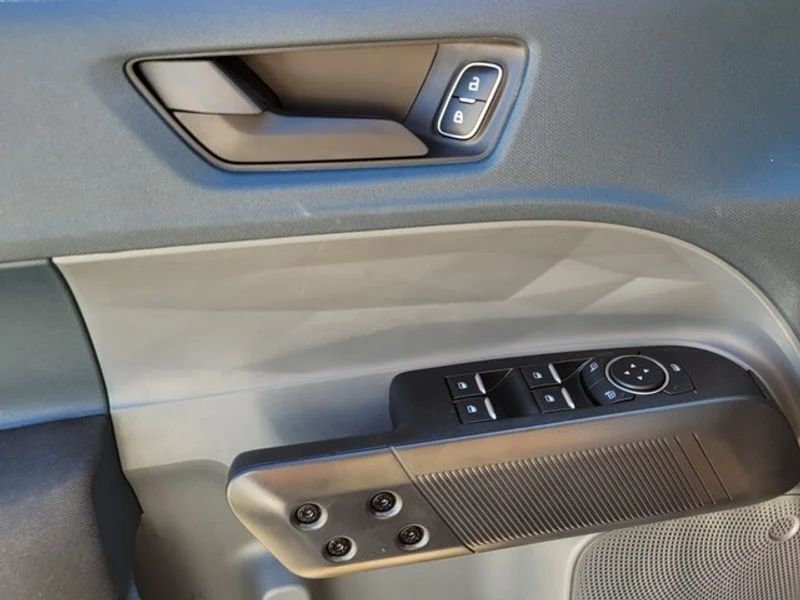2025 Ford Maverick XL - Photo 26