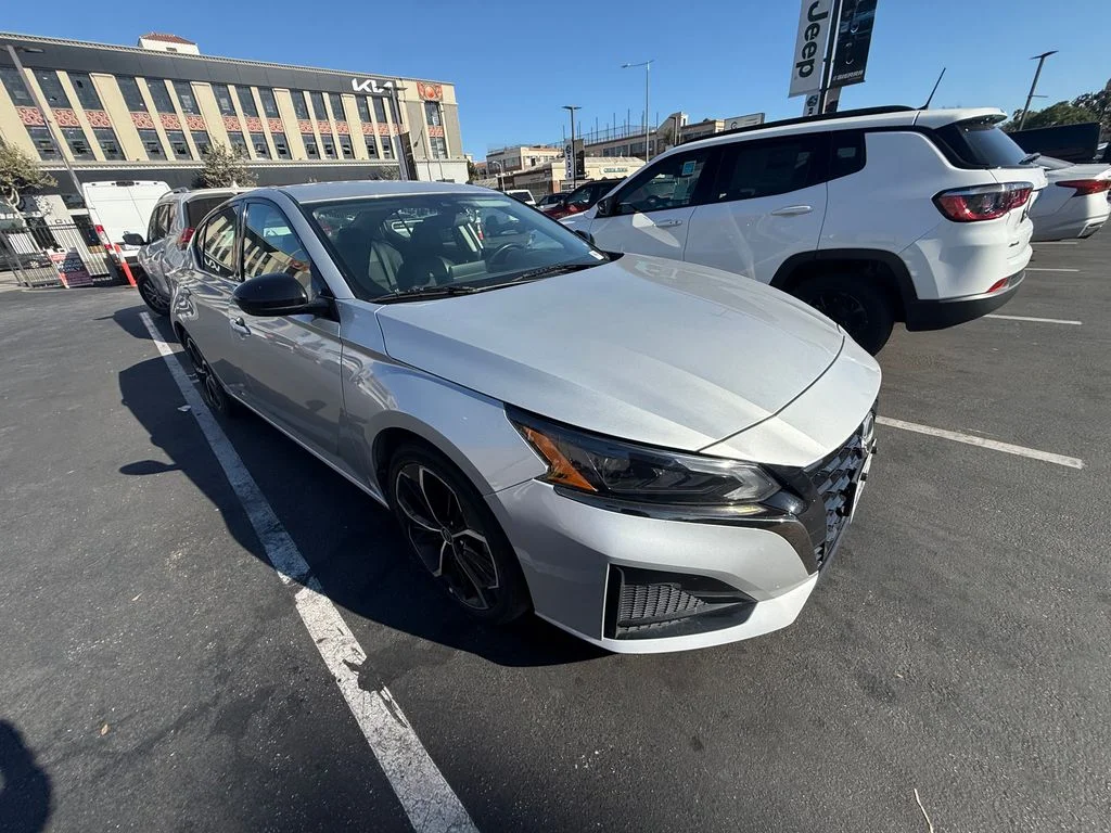 Used 2024 Silver Nissan 2.5 SR image 3