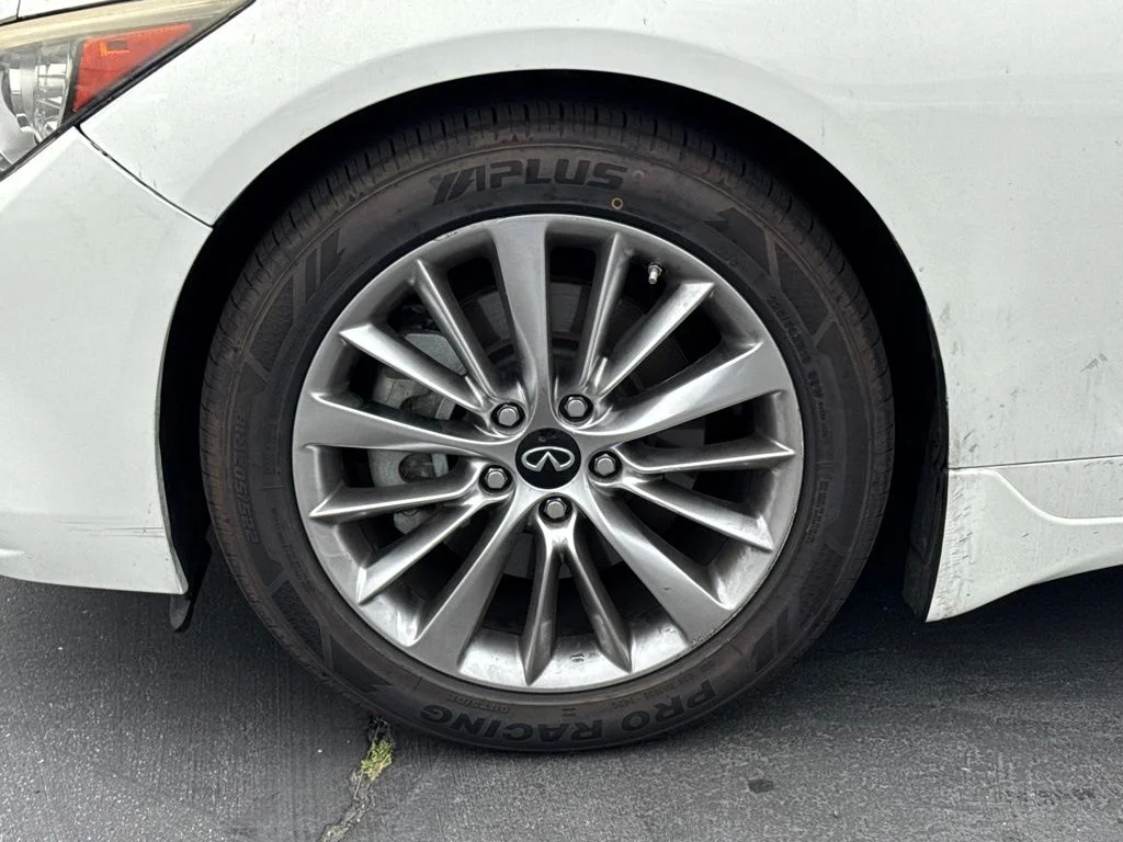 Used 2021 White INFINITI 3.0t LUXE image 4