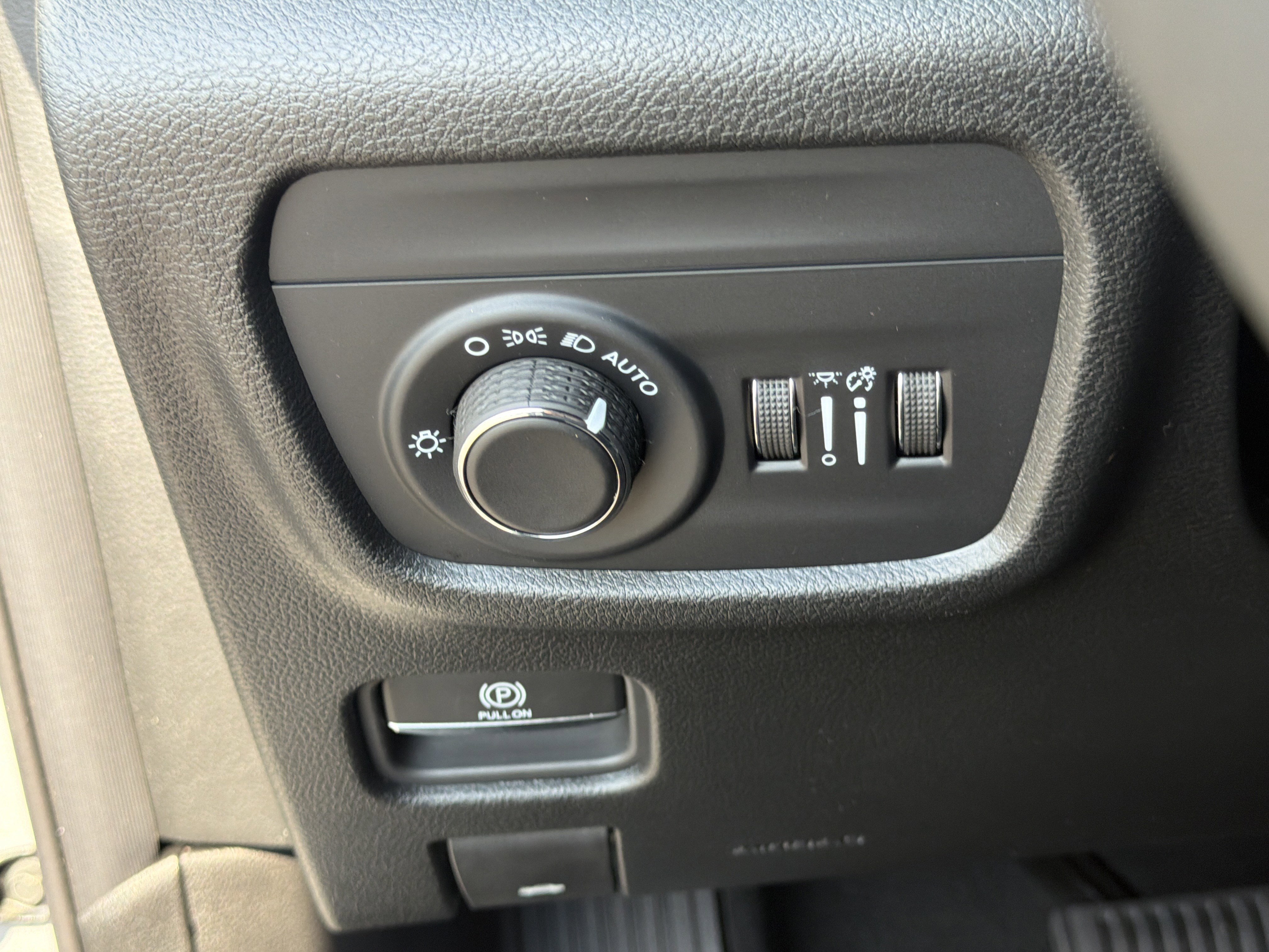 New 2026 Silver Zynith Jeep Laredo image 36
