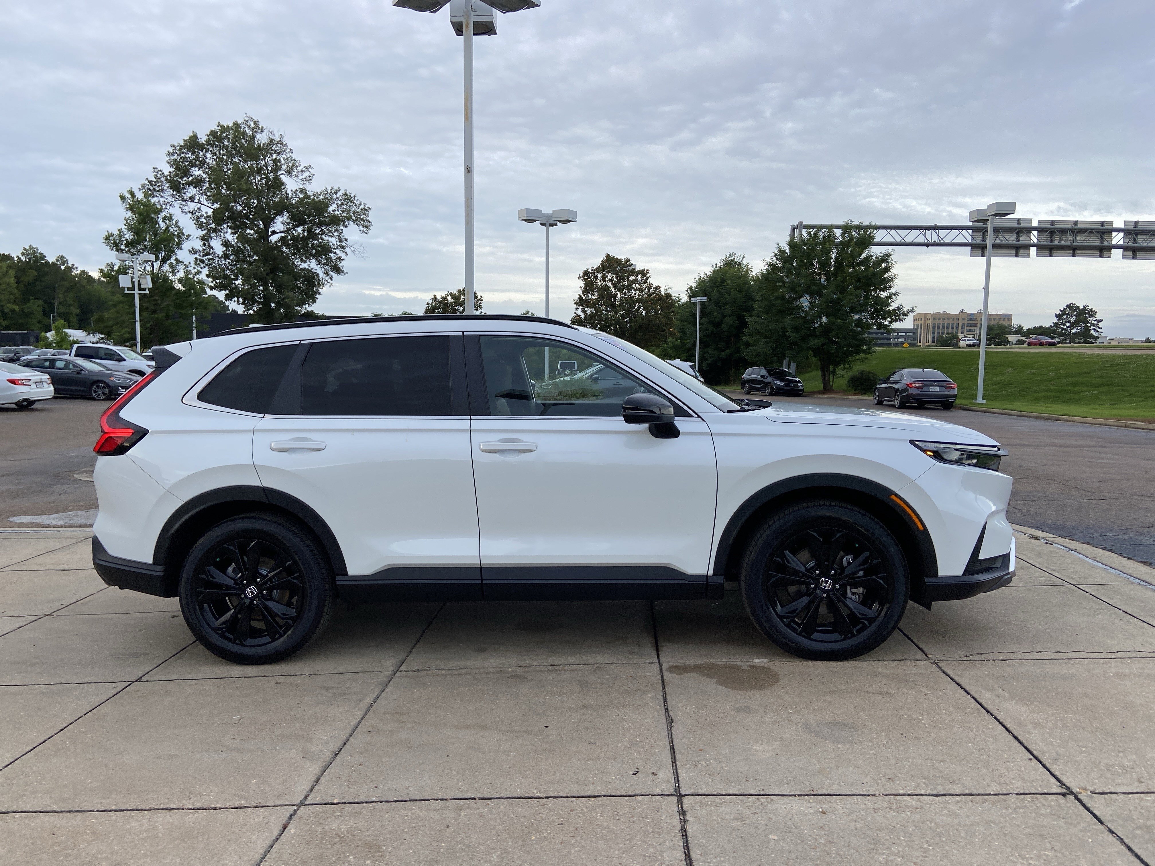 Used 2024 Platinum White Pearl Honda Sport Touring image 13