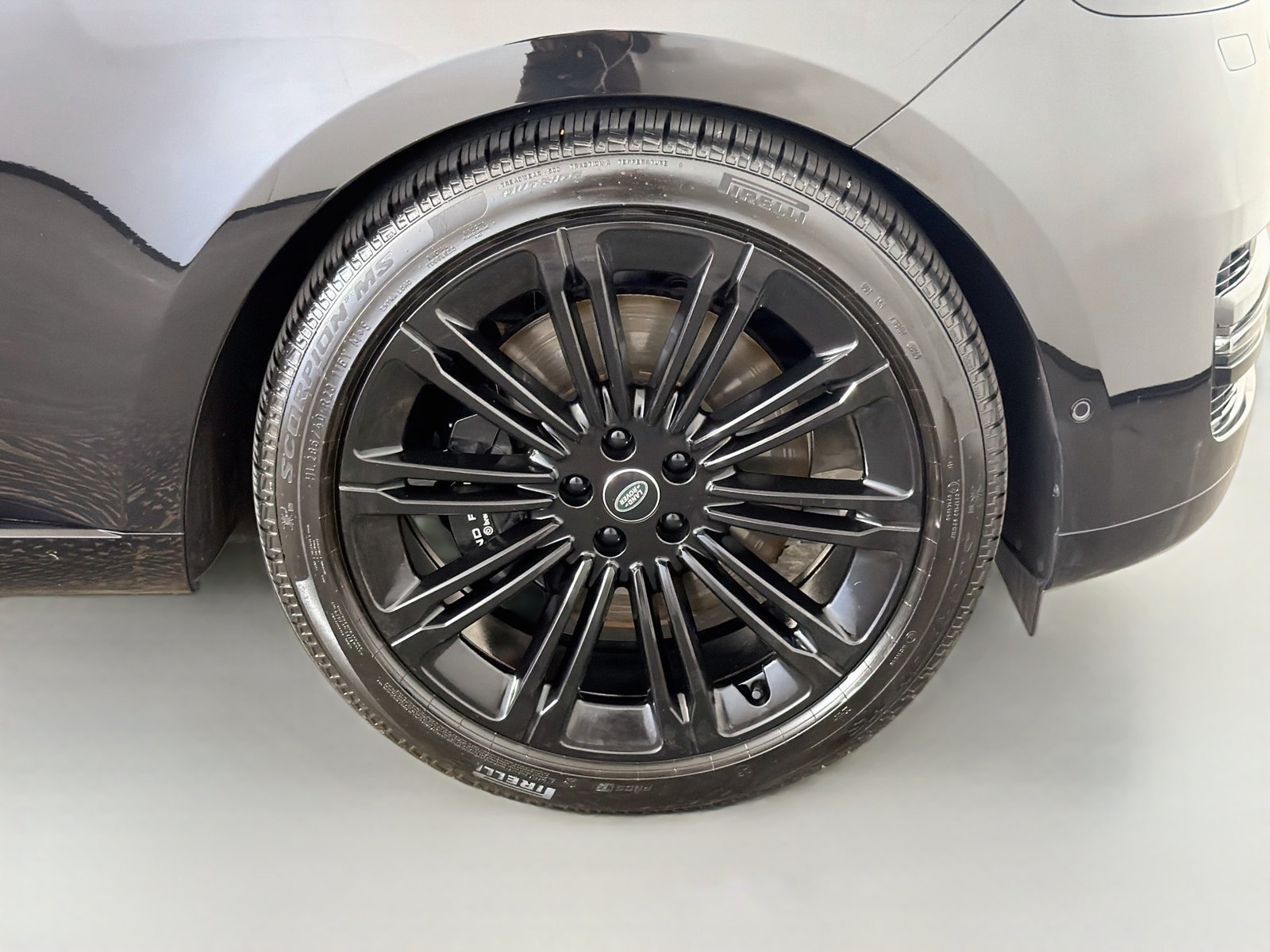 Used 2023 Santorini Black Metallic Land Rover Autobiography image 35