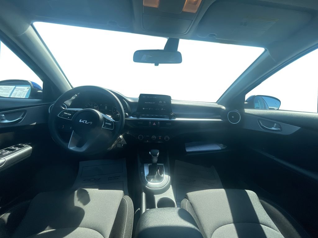 Used 2023 Deep Sea Blue Kia LXS image 9