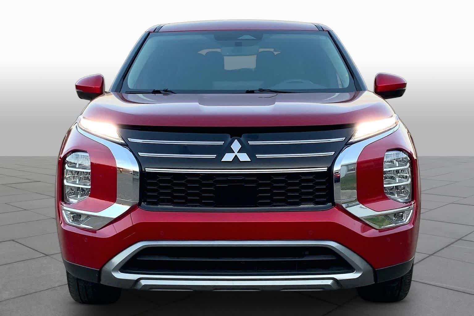 Used 2025 Red Diamond Mitsubishi SE image 3