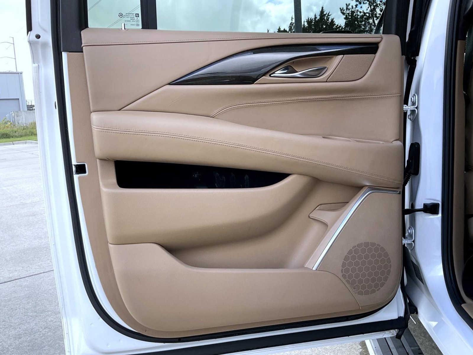 Used 2020 White Cadillac Platinum Edition image 23