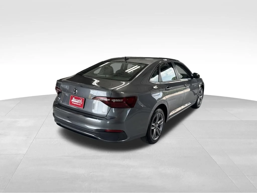 Used 2024 Gray Volkswagen 1.5T SE image 5