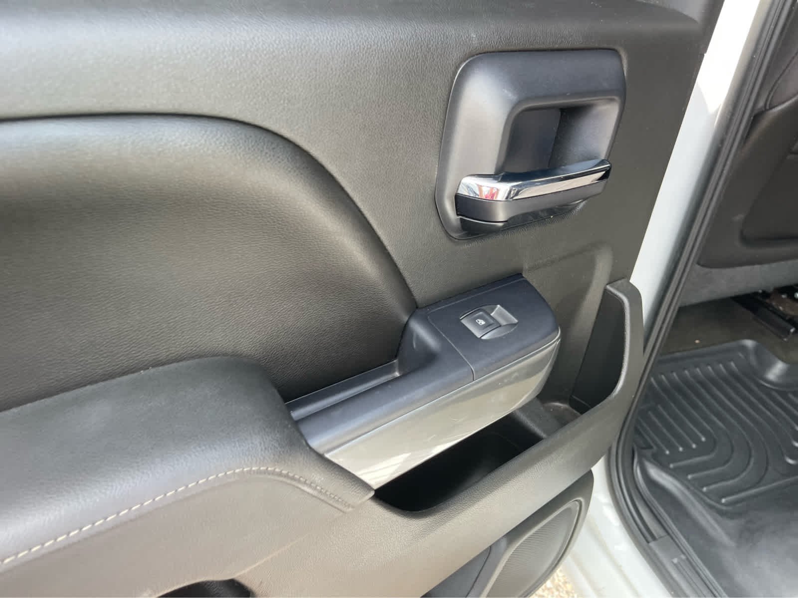 Used 2015 SUMMIT WHITE Chevrolet LT image 22