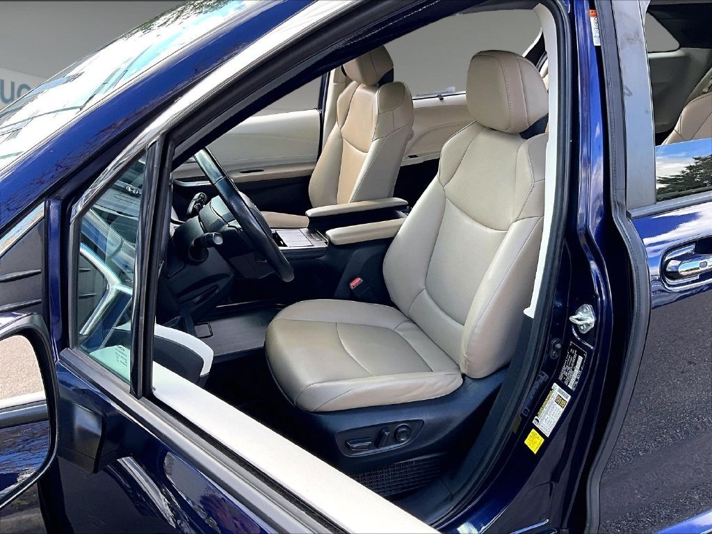 Used 2022  Toyota XLE image 10