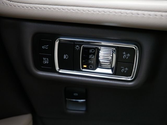 Used 2023 Black Metallic Lincoln Reserve image 23