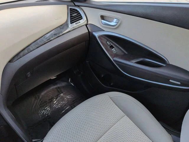 Used 2017 Red Hyundai 2.4 Base image 17