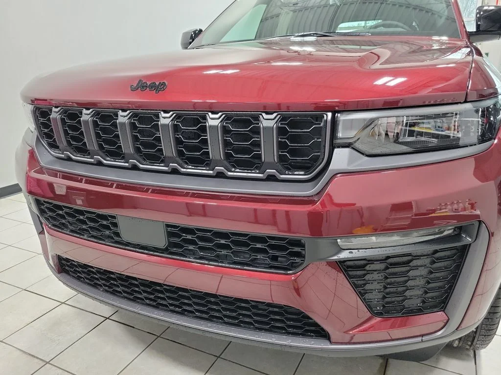 New 2026 Velvet Red Pearl-Coat Exterior Paint Jeep Limited image 28