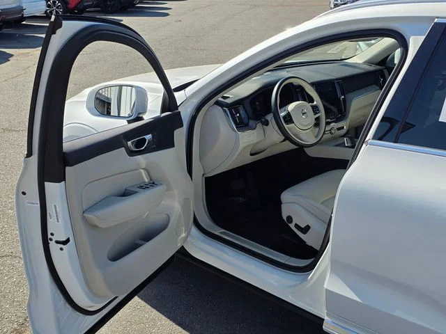 2023 Volvo XC60 Plus - Photo 43