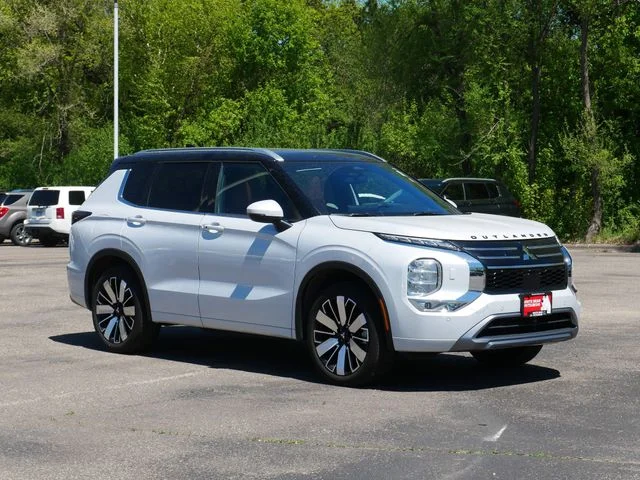 2025 Mitsubishi Outlander SEL S-AWC's photo