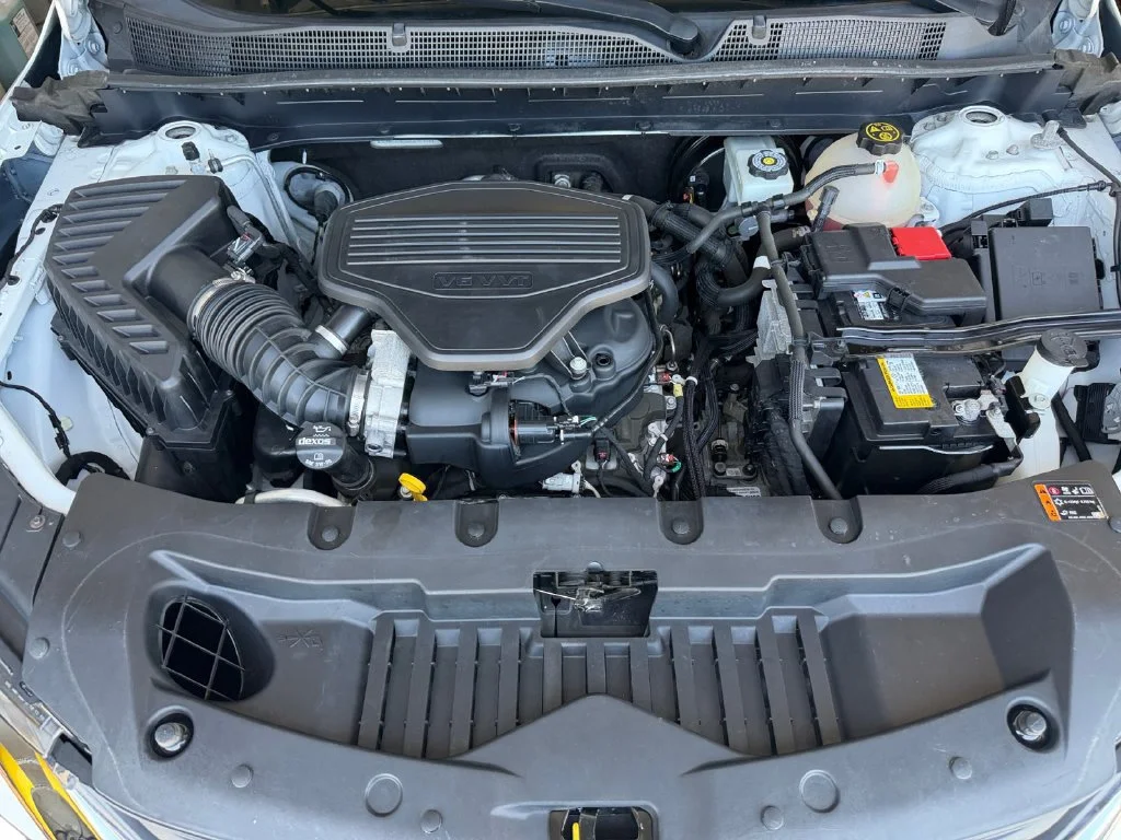 Used 2019 SUMMIT WHITE Chevrolet  image 15