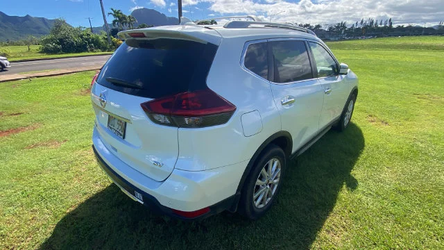 Used 2020 White Nissan SV image 5