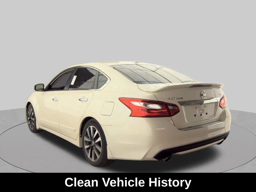 Used 2017 White Nissan 2.5 SL image 4