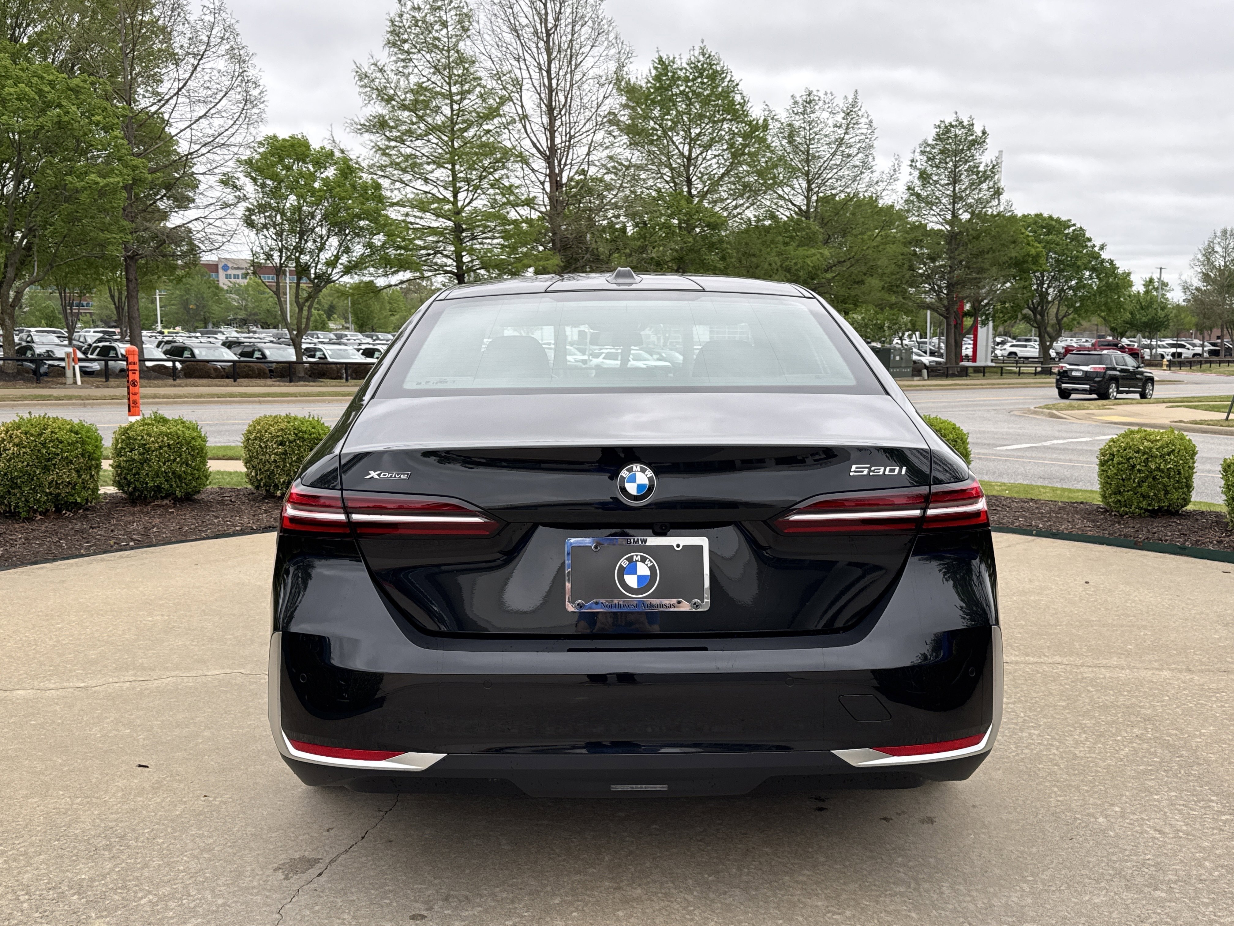 New 2026 BLACK SAPPHIRE BMW 530i xDrive image 4