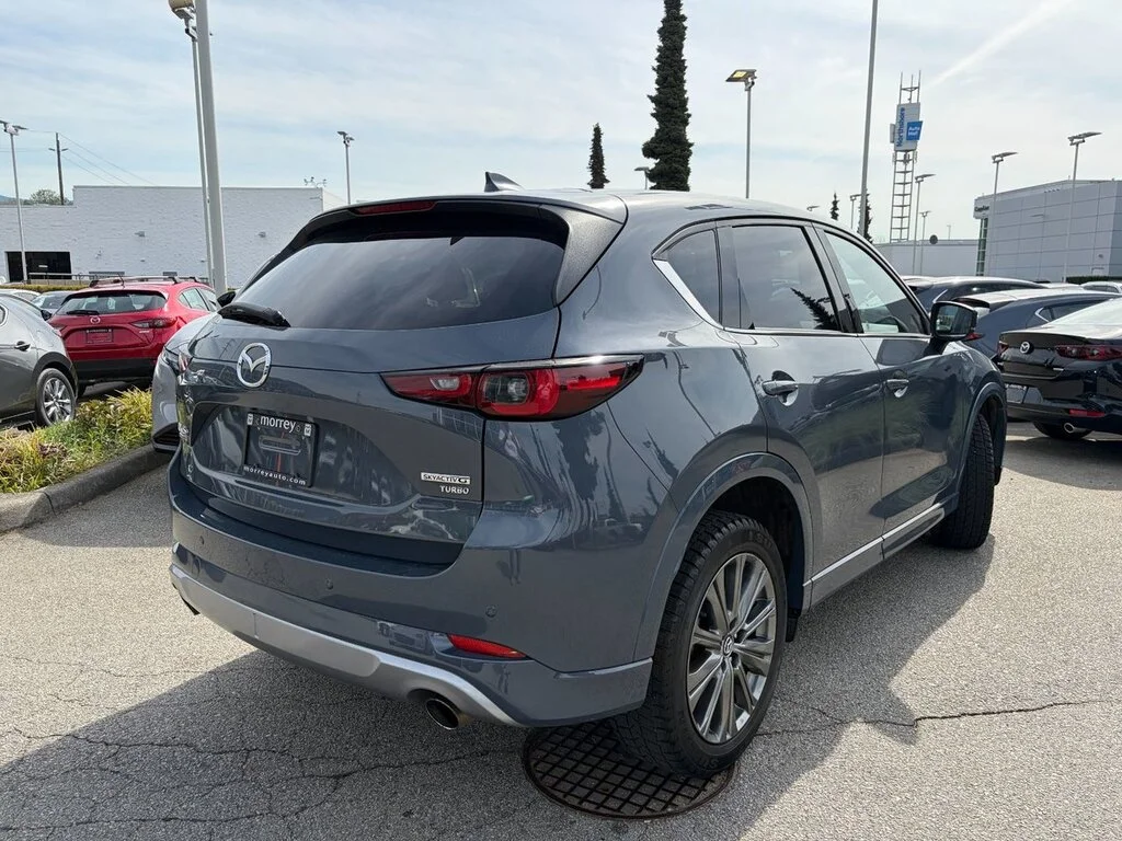 Used 2024  Mazda Signature AWD at Top of the Line. Turbo! Finance a image 6