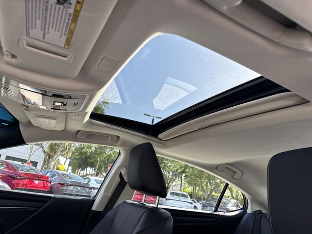 2024 Lexus ES 350 - Photo 22