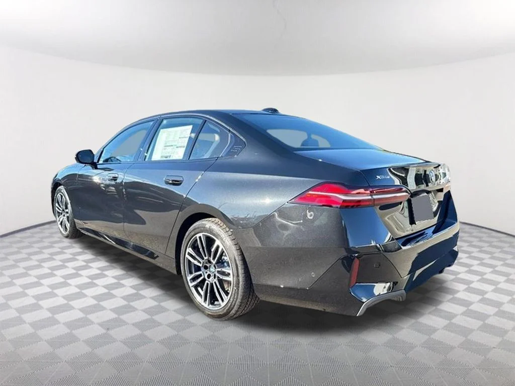 2026 BMW 5 Series 530i - Photo 7