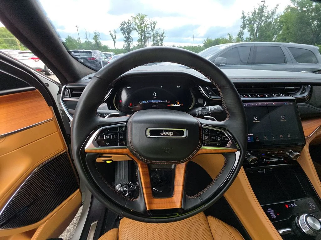 Used 2024 White Jeep Summit Reserve image 4