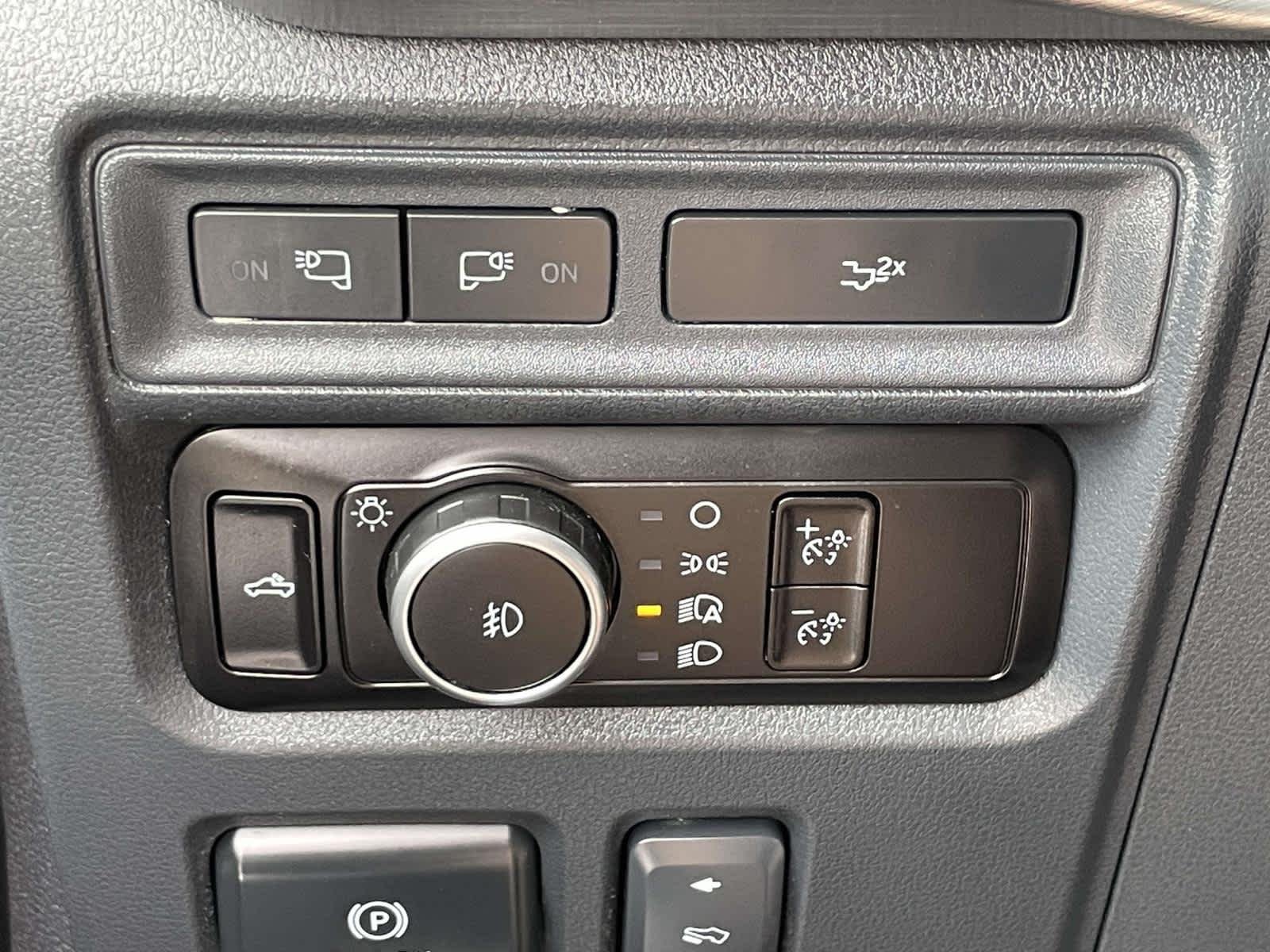 Used 2023 Silver Ford LARIAT image 42