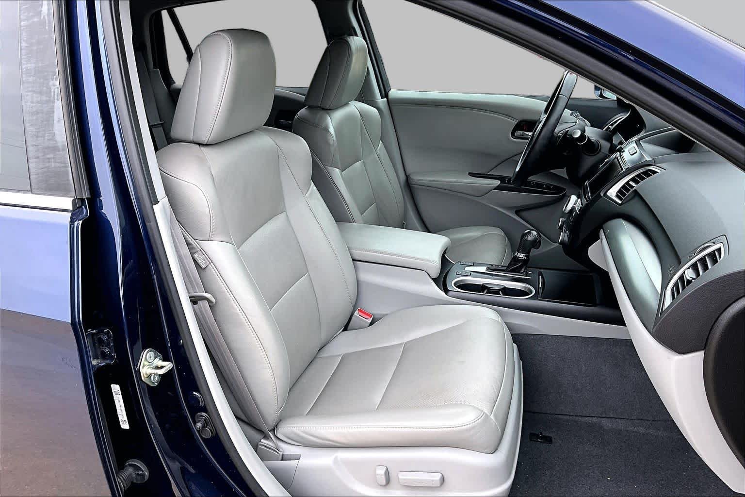 Used 2017 BLUE Acura w/Technology Pkg image 9