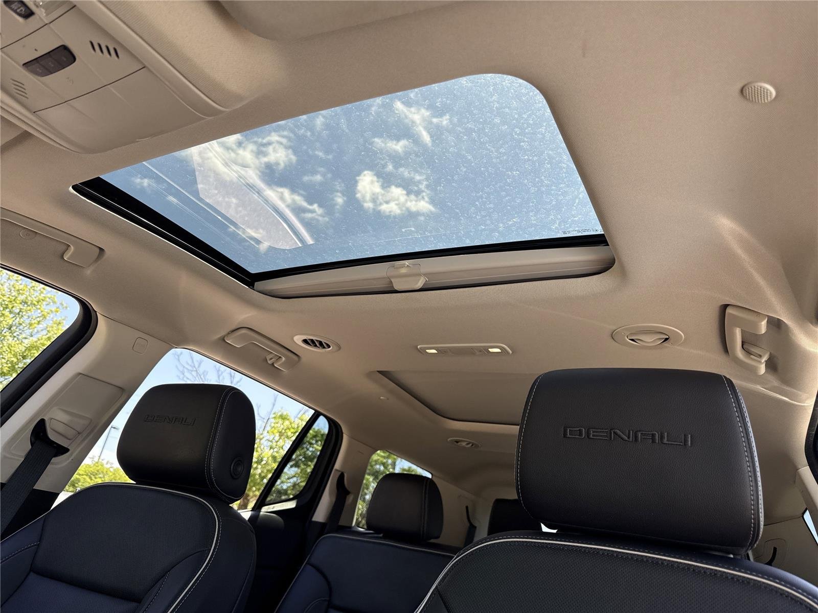 Used 2023 White Frost Tricoat GMC Denali image 6