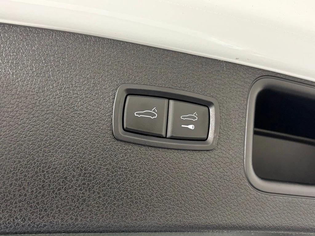 Used 2018 White Porsche Base image 46