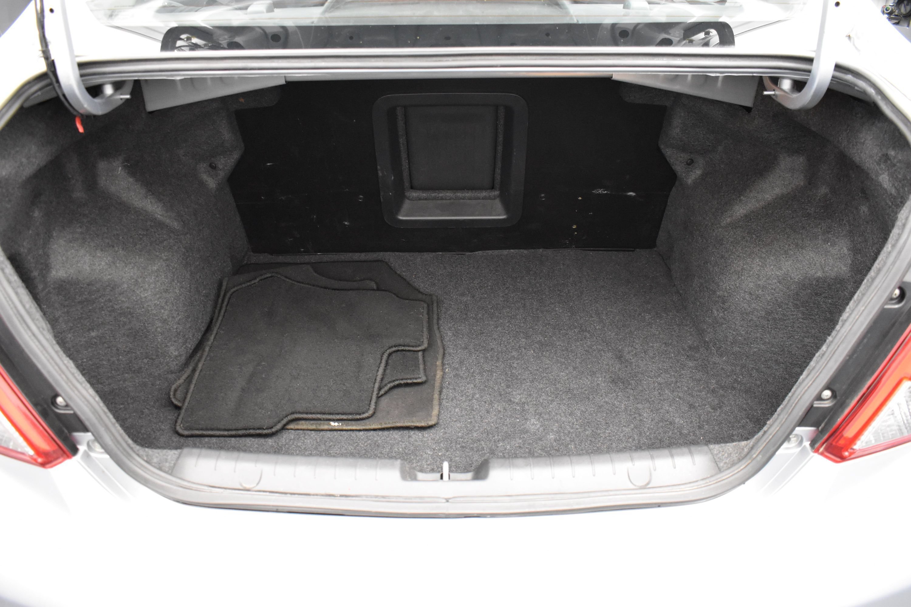 Used 2018  Mitsubishi ES image 13