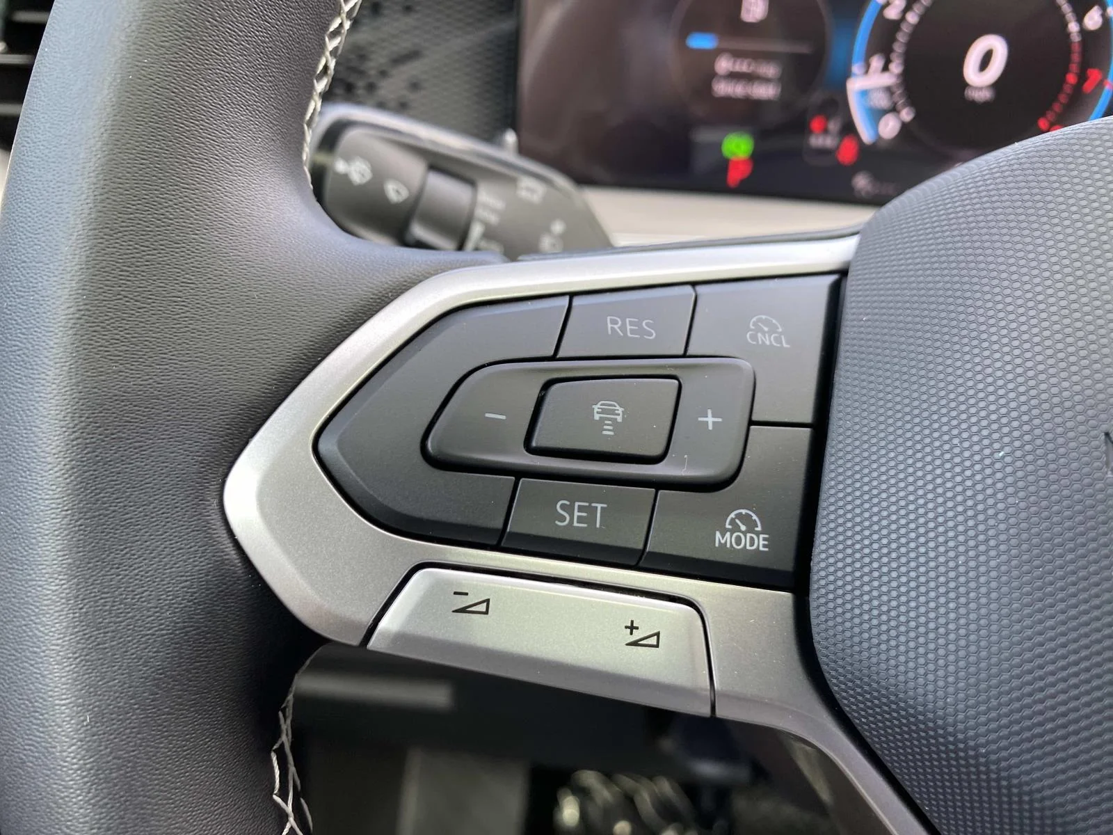 2026 Volkswagen Tiguan SE - Photo 14
