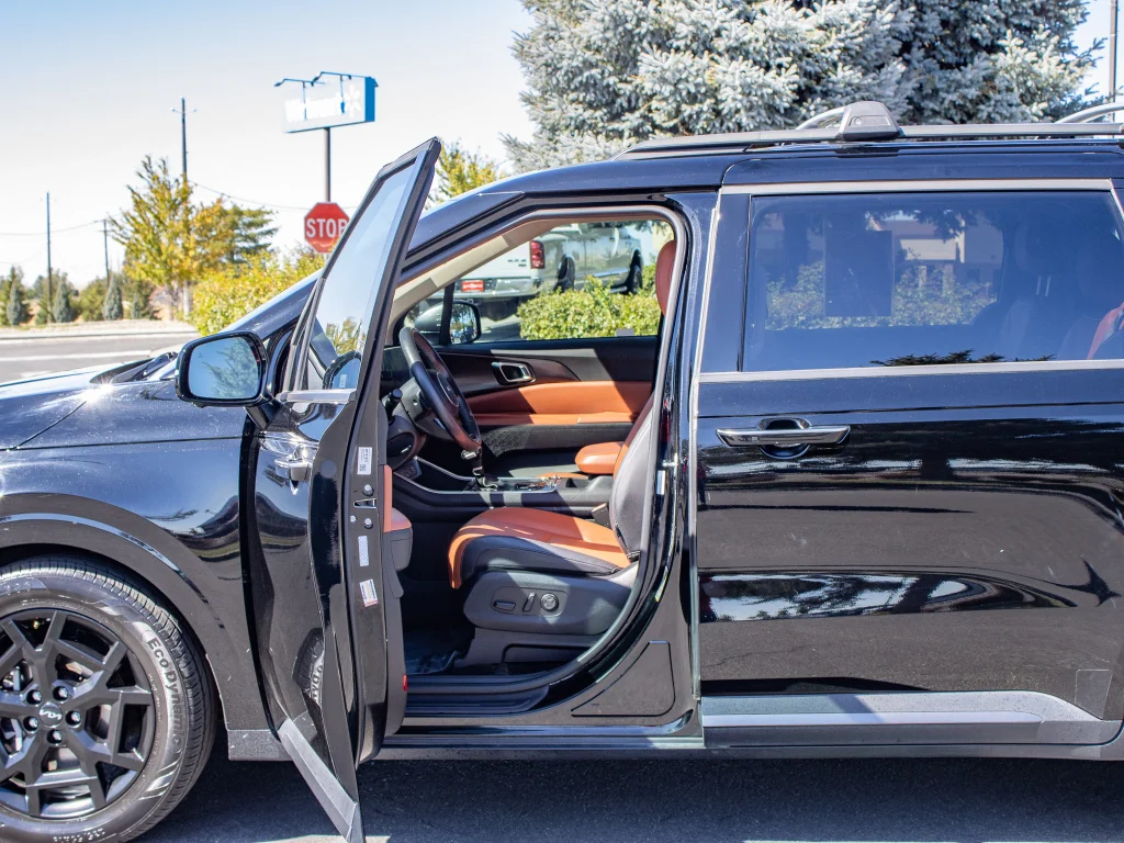 Used 2025 Aurora Black Pearl Kia SX image 26