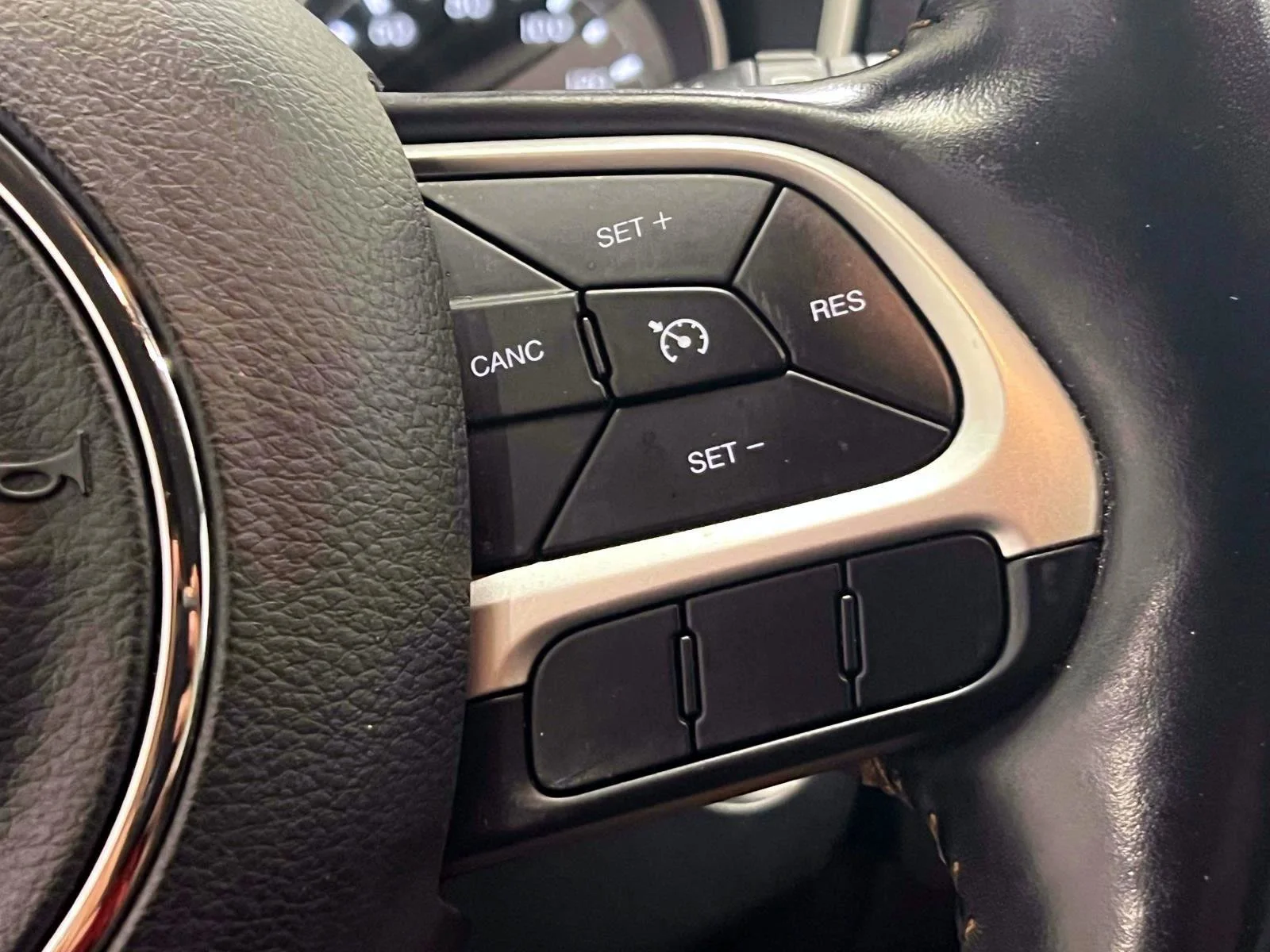 Used 2019 Diamond Black Crystal Pearlcoat Jeep Limited image 22