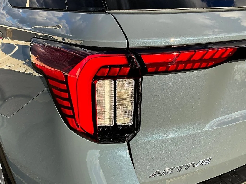 New 2027 Vapor Blue Metallic Ford Active image 34