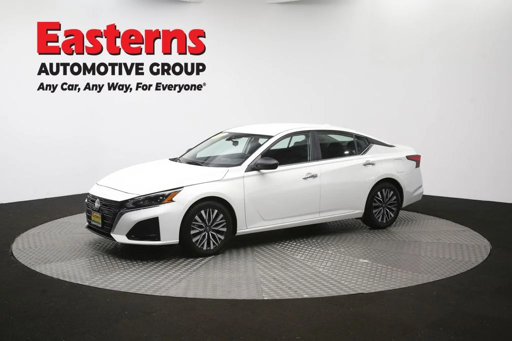 Used 2025 White Nissan 2.5 SV image 54
