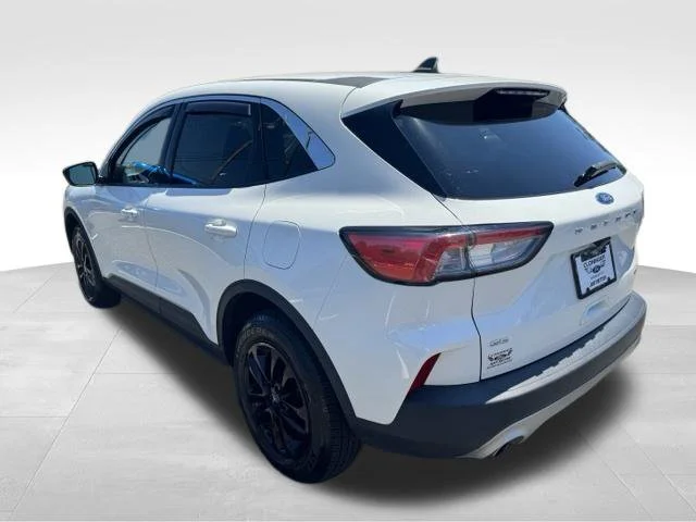 Used 2022 White Ford SE image 5