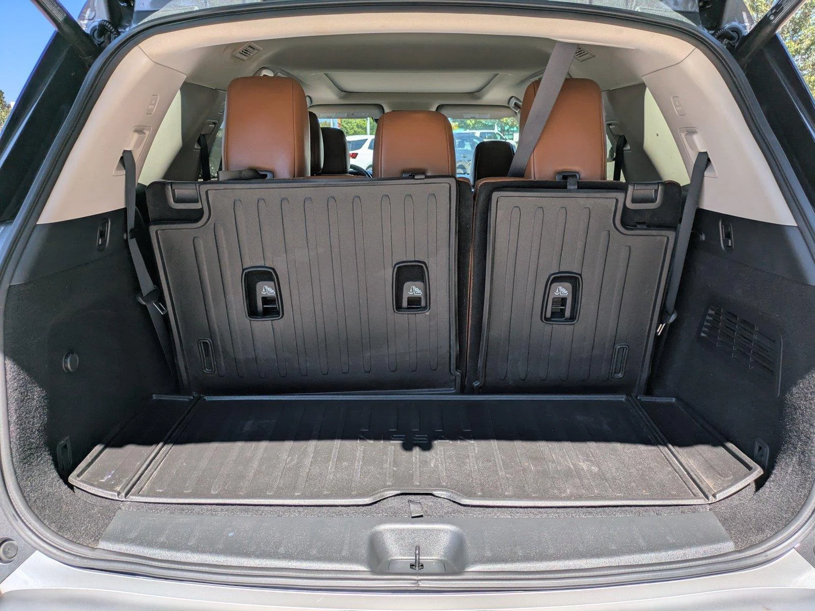 Used 2023 Gun Metallic Nissan Platinum image 13